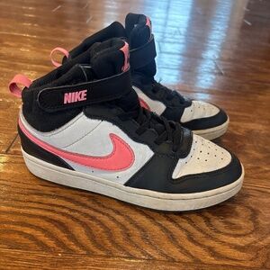 Youth Nike Court borough Mid 2